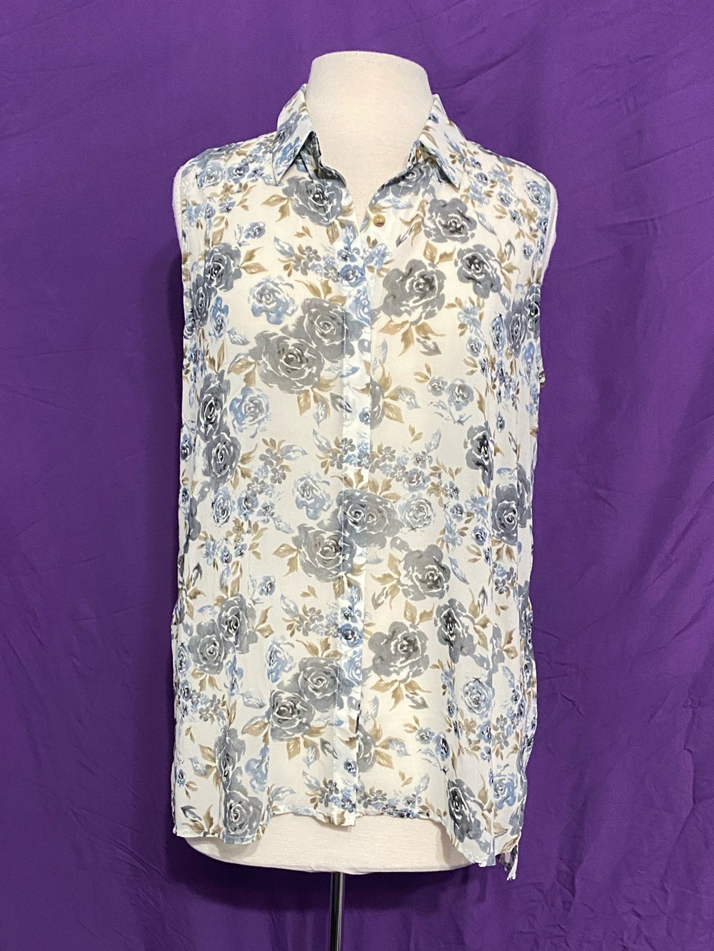 NWOT Mystree Sleeveless Floral Button-Front Blouse in Cream/Blue/Olive. Size L.